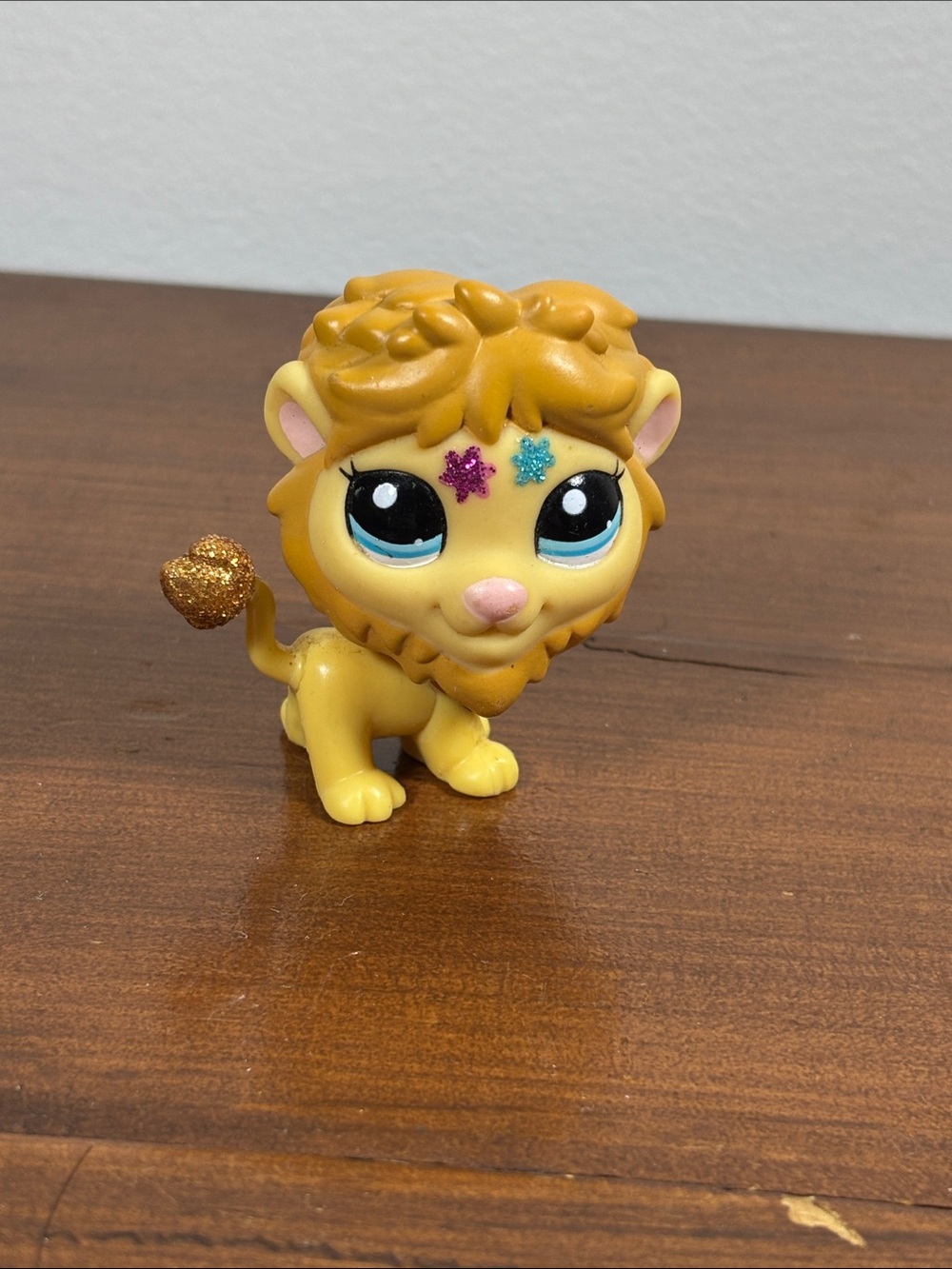 Littlest Pet Shop LPS 2007 Hasbro # 2226 Tan Lion with Gold Glitter Zoo Adventur